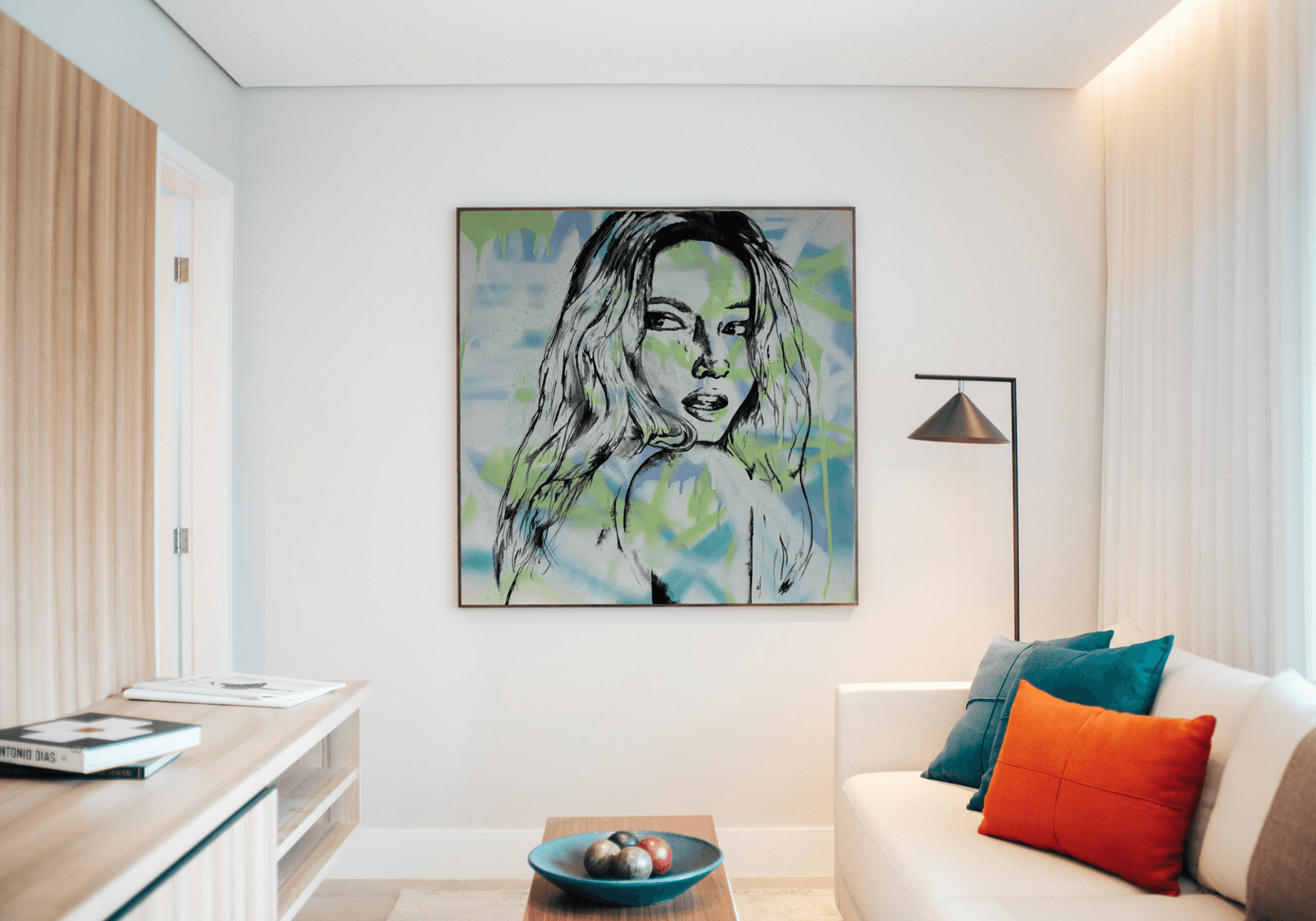Pop-Art-Porträt Madelyn Cline von Braxart im Wohnzimmer